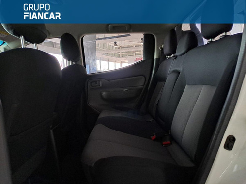 Imagen 8 de 14 de Mitsubishi L200 4x4 Turbo Diesel 2020