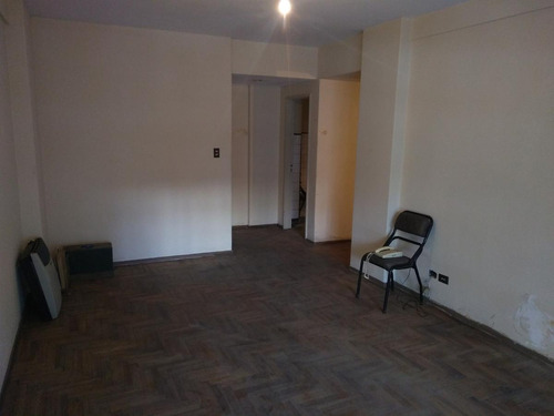 Imagen 4 de 17 de Departamento -3 Amb. Con Dependencia- Rivadavia 6100- Caballito