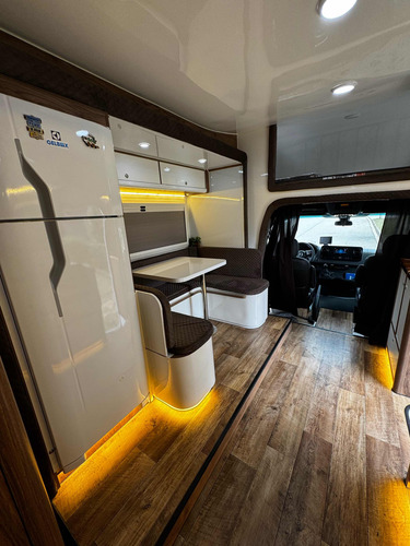 Motorhome Sprinter517 2024 Para 6pessoas Viajando E Dormindo