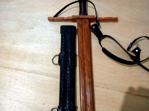 Espada De Madeira Com Bainha De Couro/ Waster/ Medieval