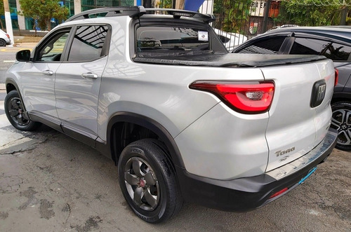 Imagem 4 de 8 de Fiat Toro 2017 1.8 16v Freedom Flex 4x2 Aut. 4p