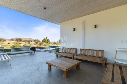 Casa En Venta De 4d/5b Las Brisas