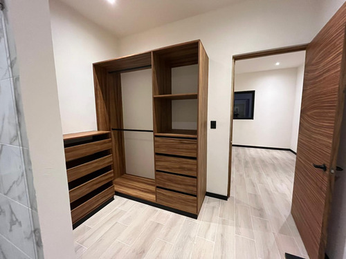 Oportunidad Casa En Venta En Cancun 4 Recamaras, Una En Pb. Cto De Servicio Con Baño