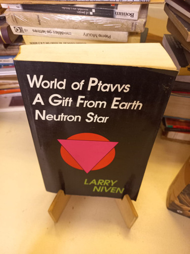 World Of Ptavvs A Gift From Earth Neutron Star - Larry Niven