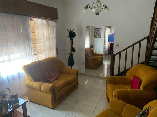Imagen 3 de 25 de En Venta Casa En 2 Plantas, Ambientes Comodos Y Ventilados.