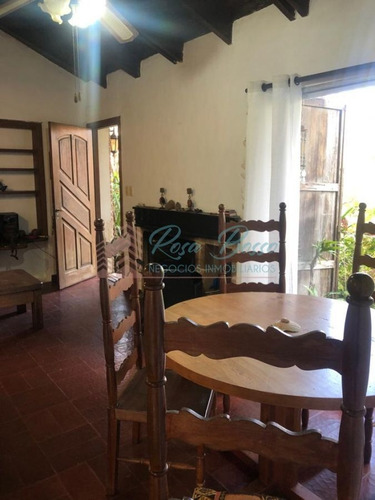 Imagen 5 de 16 de Linda Casa En Entorno Agradable, Excelente Para Vivir Todo El Año, Cuenta Con 3 Dormitorios, Living Comedor Cocina, Parrillero Sin Techar Y Garage.