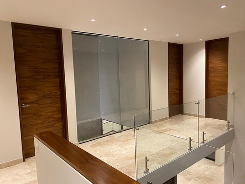 Luxury Home En La Condesa Juriquilla, 4ta Recamara En Pb, C.290 M2, Lujo