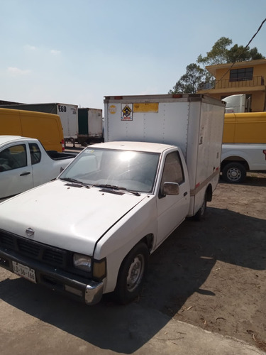 Nissan Np 2004 Con Caja Seca