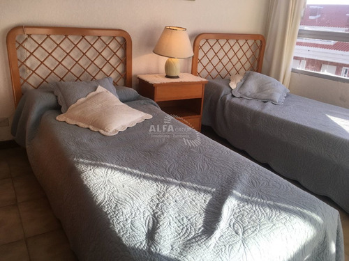Imagen 12 de 28 de Apartamento En Venta En Punta Del Este, Mansa, Frente Al Mar! - Punta Del Este Peninsula