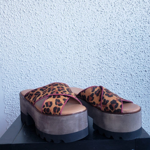 Via Uno Sandalia De Leopardo Con Plataforma 21683602