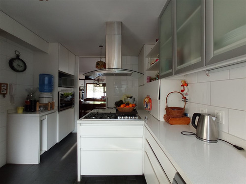 Casa En Venta De 4 Dorm. Latadia/manquehue/sebastian Elcano