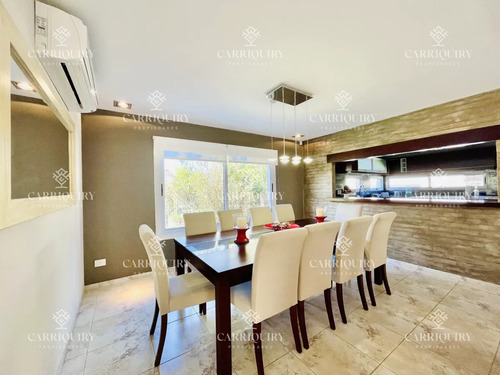 Excelente Casa De 4 Dormitorios, Piscina Climatizada Y Barbacoa En Pinares, Punta Del Este