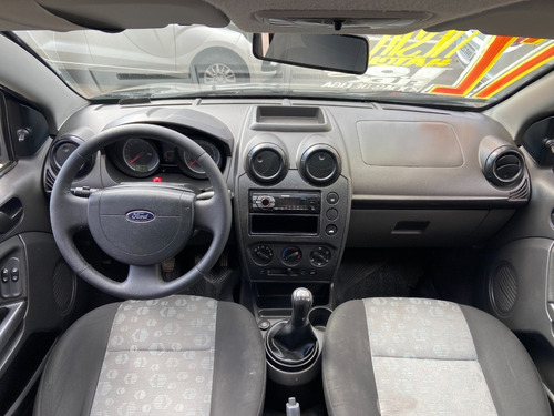 Imagem 8 de 8 de Ford Fiesta 2012 Completo