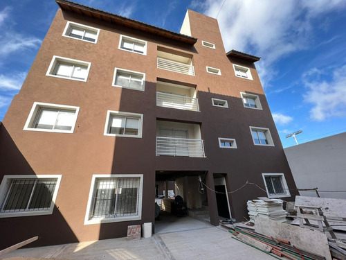 Departamento De Cuatro Ambientes En Venta En Sarandi