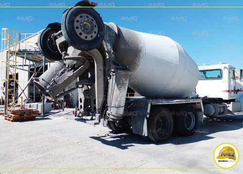 Imagen 9 de 10 de Camión Revolvedora De Concreto Peterbilt 2004