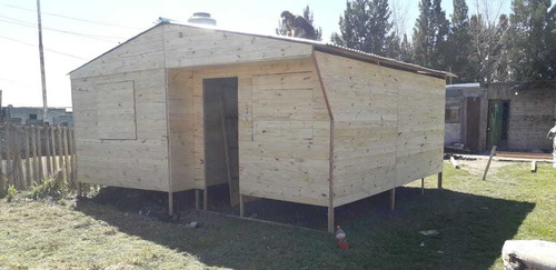 Imagen 9 de 18 de Prefabricada De 25m2 Con Aberturas De Madera Techo De Chapa