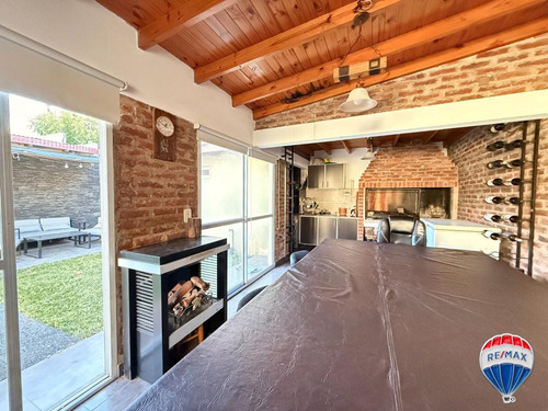 Casa Con Departamento En Venta Quilmes