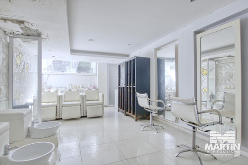 Local De 170 M2 Cubiertos, 2 Baños, 2 Subsuelos Y Jardín, A Metros De Alvear.