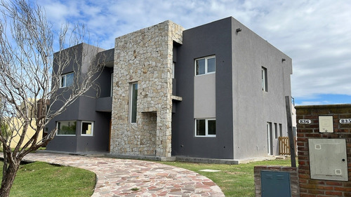 Casa C/ Pileta A La Laguna En Venta, Barrio Norte De El Cantón, Escobar