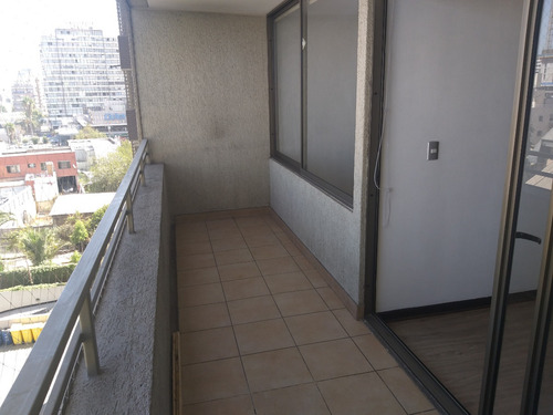 A Pasos Del Metro Irarrazaval 2 Dorm. 2 Baños.
