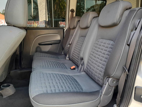 Imagem 7 de 10 de Fiat Doblo Adventure 6 Lugares 4 Portas
