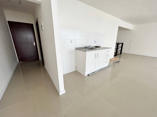 Imagen 4 de 7 de Alquiler - Oficina En 2 Plantas, 180 M2 Frente Al Clínicas - Av. Italia Y Brito Foresti