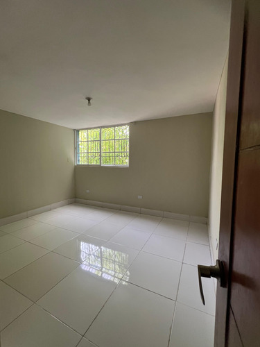 Apartmento En Alquiler En La Urbanizacion Fernandez