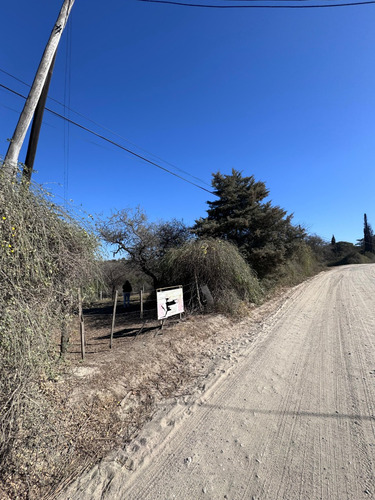 Terreno Regular De 1000m2 Con Bajada Al Rio A 40m En Villa Los Aromos. Con Escritura