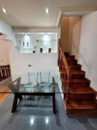 Casa En Venta - 2 Dormitorios 2 Baños - 220mts2 - Caseros