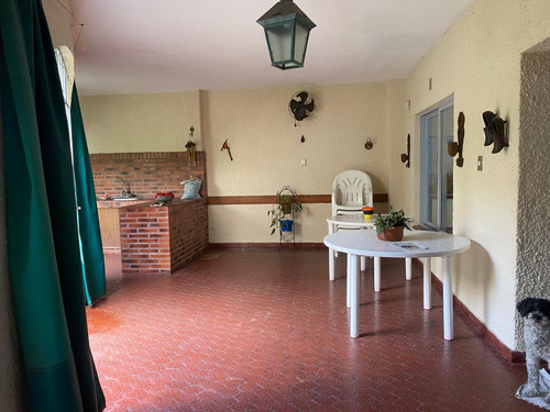 Venta Casa 5 Amb Dependencia Terraza Patio Jardin Parrilla En Floresta Norte