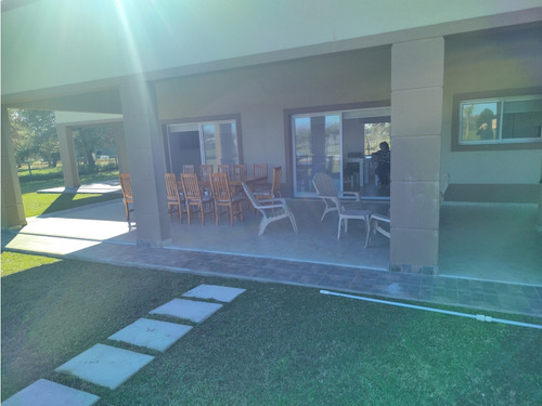 Hermosa Casa En La Cecilia Carlos Keen Lujan Nueva