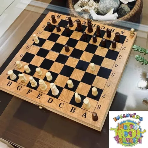 Jogo De Xadrez Em Madeira Tabuleiro Dobravel 35X35 Maleta em Promoção na  Americanas