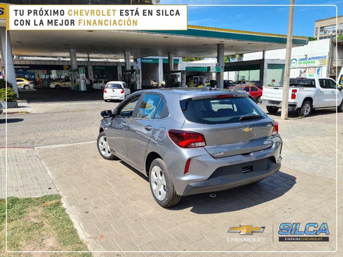 Imagen 7 de 13 de Chevrolet Onix Premier Turbo 2024 Gris Plata 0km