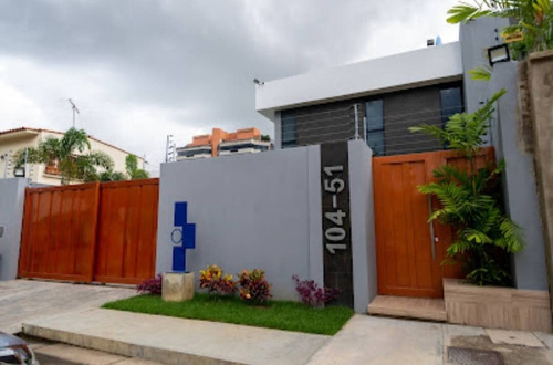 193277 Venta Casa Minimalista, Urb. La Viña, Valencia, 650m² Solo Clientes