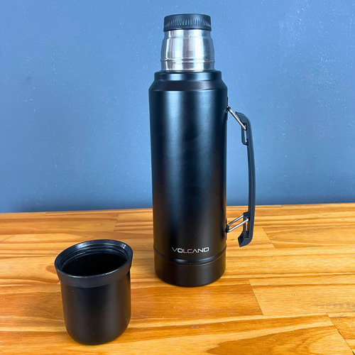 Termo Volcano 1 L Pico Cebador Con Manija Acero Inoxidable Negro