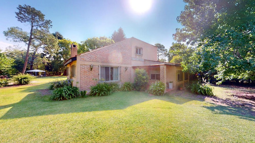 Casa Villa Elisa, 4 Dormitorios, Escritorio, 2 Baños.calefac