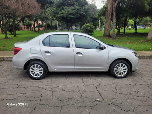 Renault Logan 1.6 Privilege / Intens