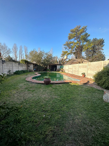 Chalet Con Piscina En Barrio De Vicenzo Grande