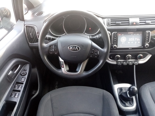 Imagen 13 de 15 de Kia Rio 2017 1.6 Hb Ex Mt