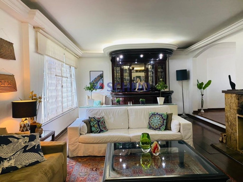 Lindo Sobrado , 4 Dormitorios 2 Suites 4 Vagas ,piscina , Churrasqueira, Excelente Localização - Mr75282