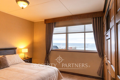 Elegante Duplex Con Hermosa Vista Al Estrecho Amob...