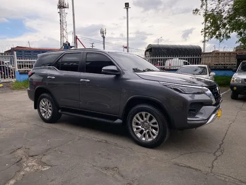 Toyota Fortuner 2.4 SRV AT