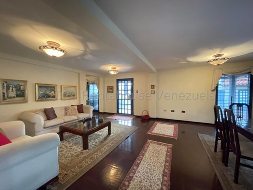 Casa En Venta Maracay Urb Andres Bello Con Piscina Y Parrillera En Buenas Condiciones Zona Norte Kg:24-24527