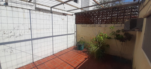 Casa En Alberdi De 2 Dorm, 2 Cocheras, 2 Baños, 2 Patios..
