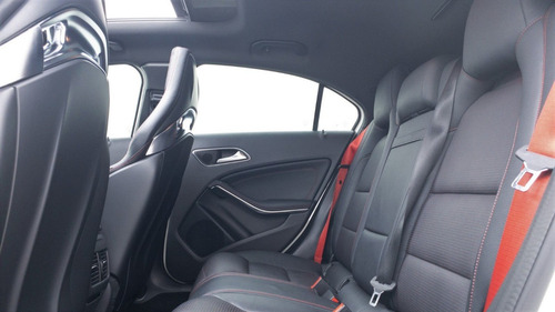 Imagen 16 de 17 de Mercedes Benz A45 Amg