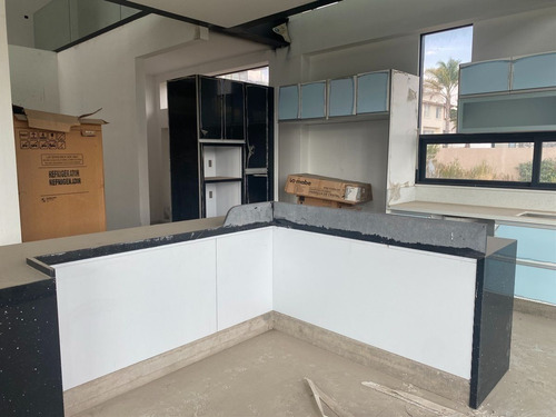 Lujosa Casa En Venta. En Bosque Real.