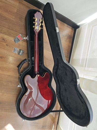 EpiPhone Riviera Custom P93 En Vino Tinto Con Estuche Duro (Usado)