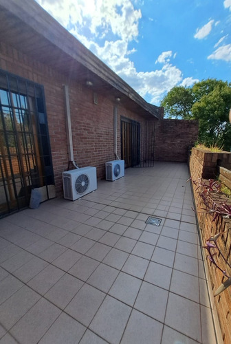 Hermoso Chalet 4 Amb Garaje 3 Baños - Fondito Libre -
