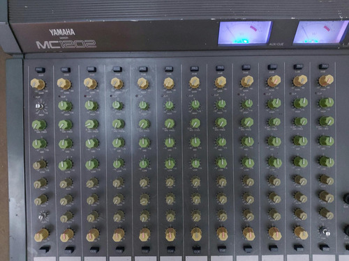 Mezcladora Yamaha Mc1202