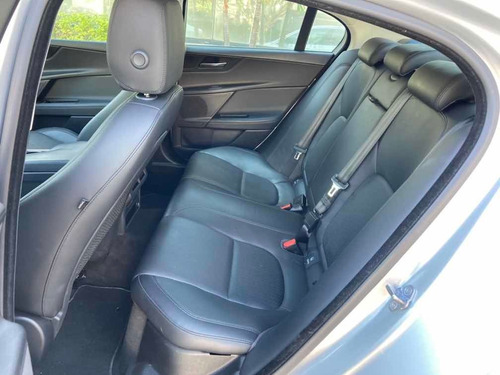 Jaguar Xe 2016 2.0 Pure At